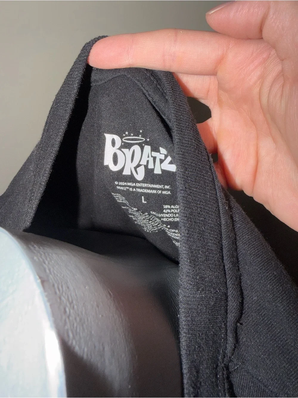 Bratz Graphic Shirt Women’s L - Picture 3 of 3